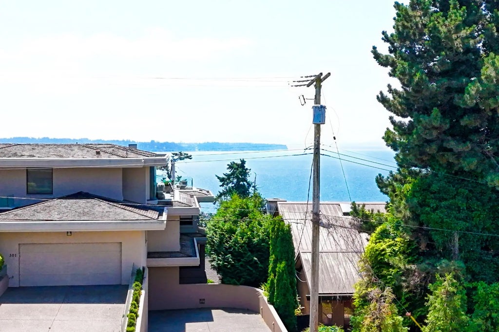 15041 Prospect Avenue 105, White Rock