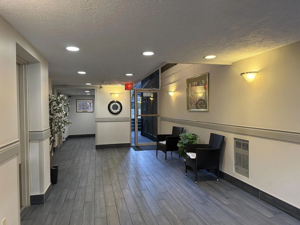 9672 134 Street 214, Surrey