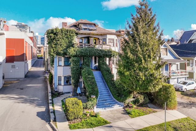 160 E 10th Street, North Vancouver