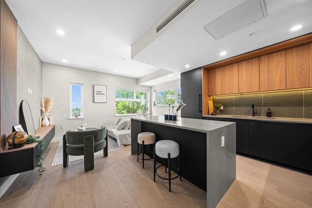 128 W Woodstock Avenue 5, Vancouver