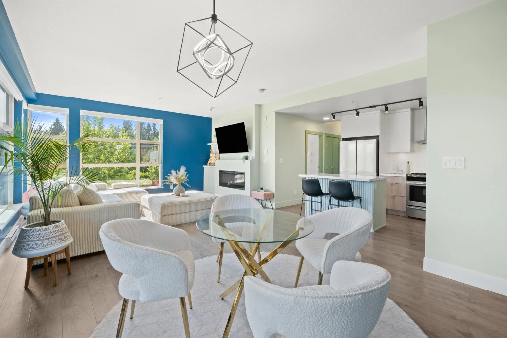 3602 Aldercrest Drive 202, North Vancouver