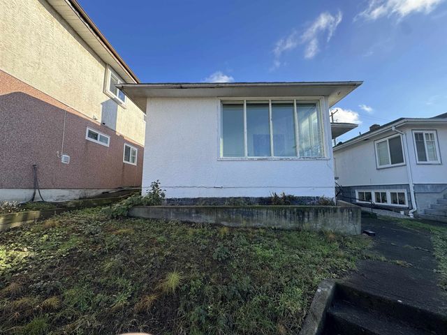 7654 Fraser Street, Vancouver