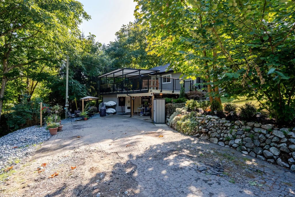 8528 Dunn Street, Mission