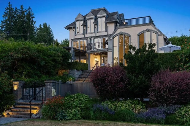284 Sandringham Crescent, North Vancouver