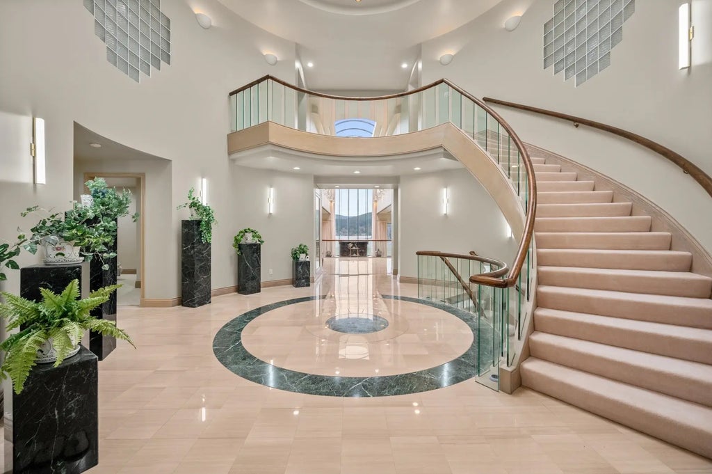 828 Beachview Drive, North Vancouver