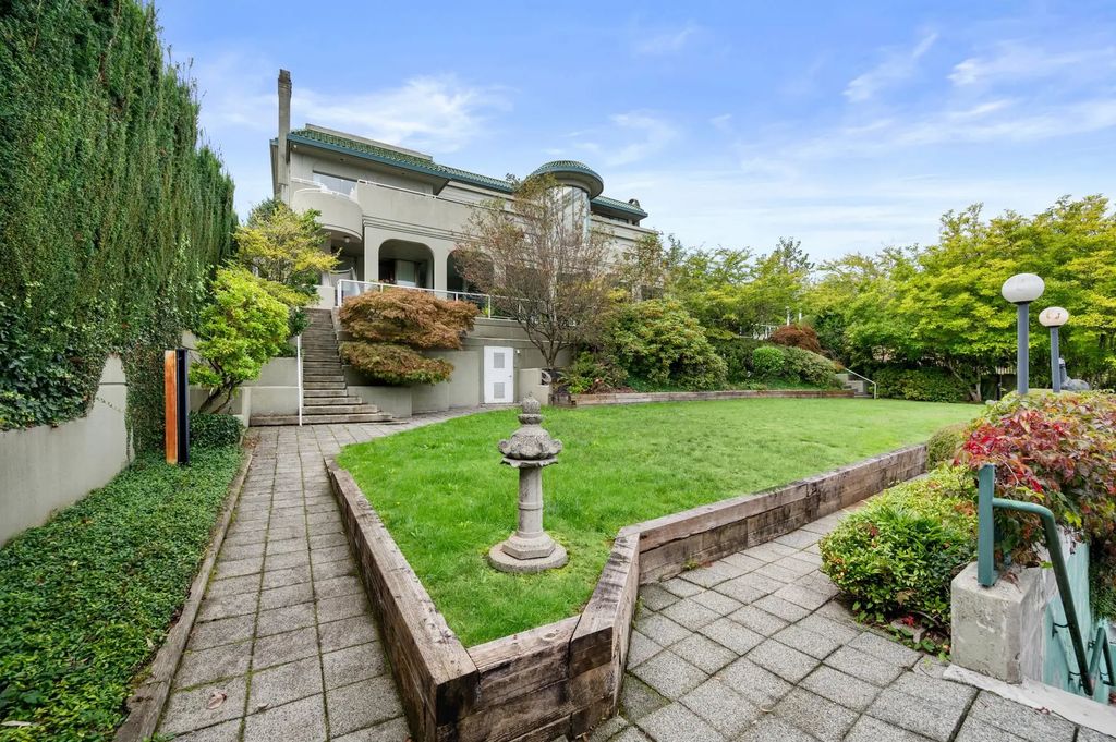828 Beachview Drive, North Vancouver