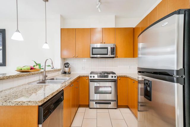 14 E Royal Avenue 407, New Westminster