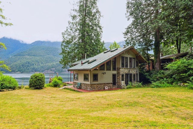 12&13 Coldwell Beach, North Vancouver