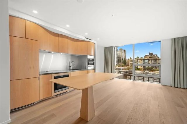1568 Alberni Street 60x, Vancouver