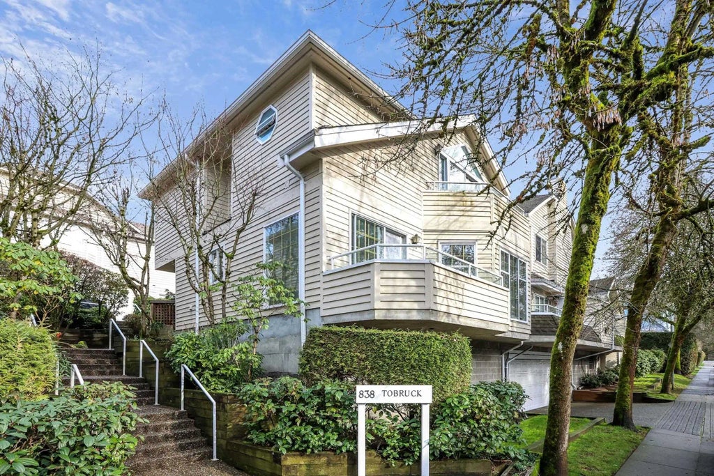 838 Tobruck Avenue 10, North Vancouver