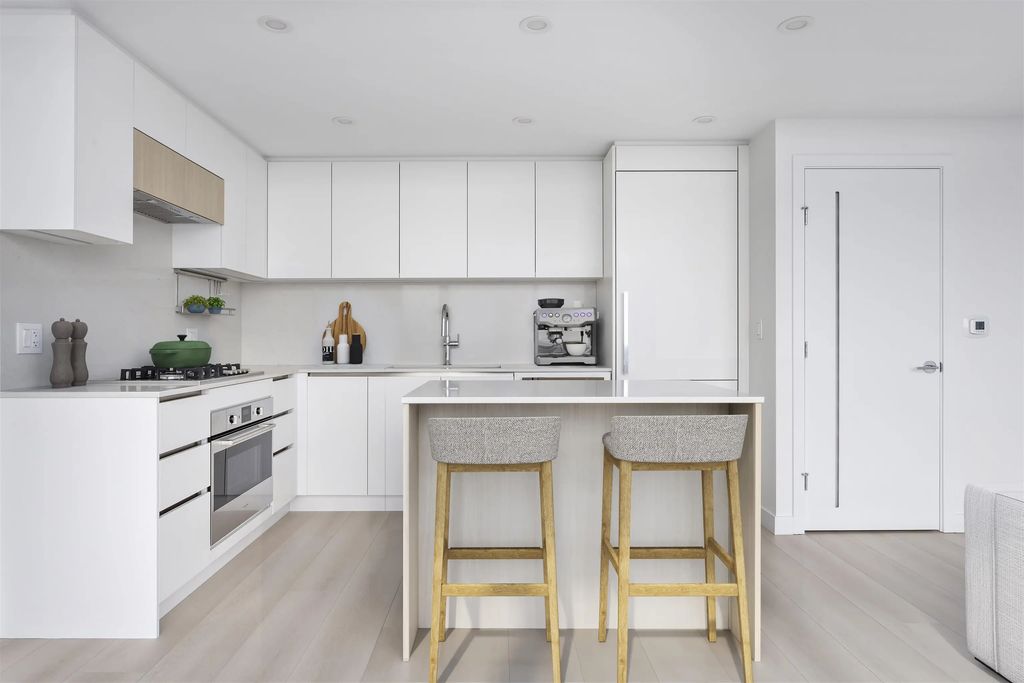 13573 98a Avenue 1904, Surrey