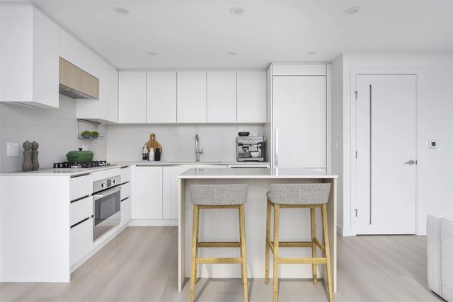 13573 98a Avenue 1904, Surrey