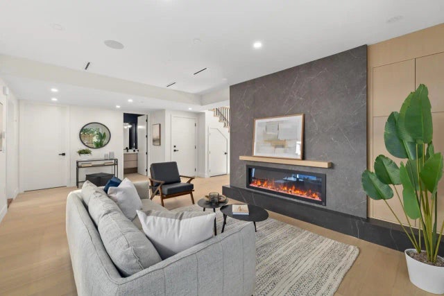 2430 W 49th Avenue, Vancouver