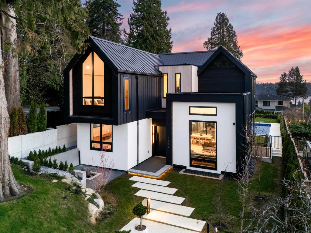1066 Fulton Avenue, West Vancouver