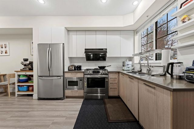 5132 Canada Way 7, Burnaby