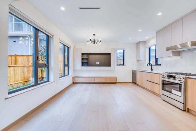 966 E 55th Avenue, Vancouver