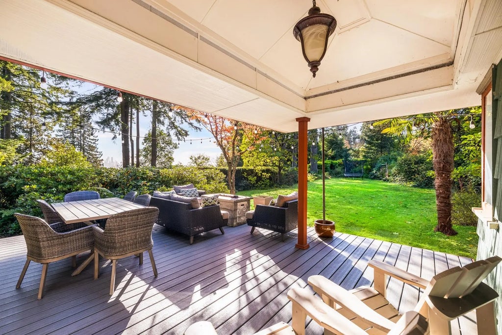 1090 W Keith Road, North Vancouver