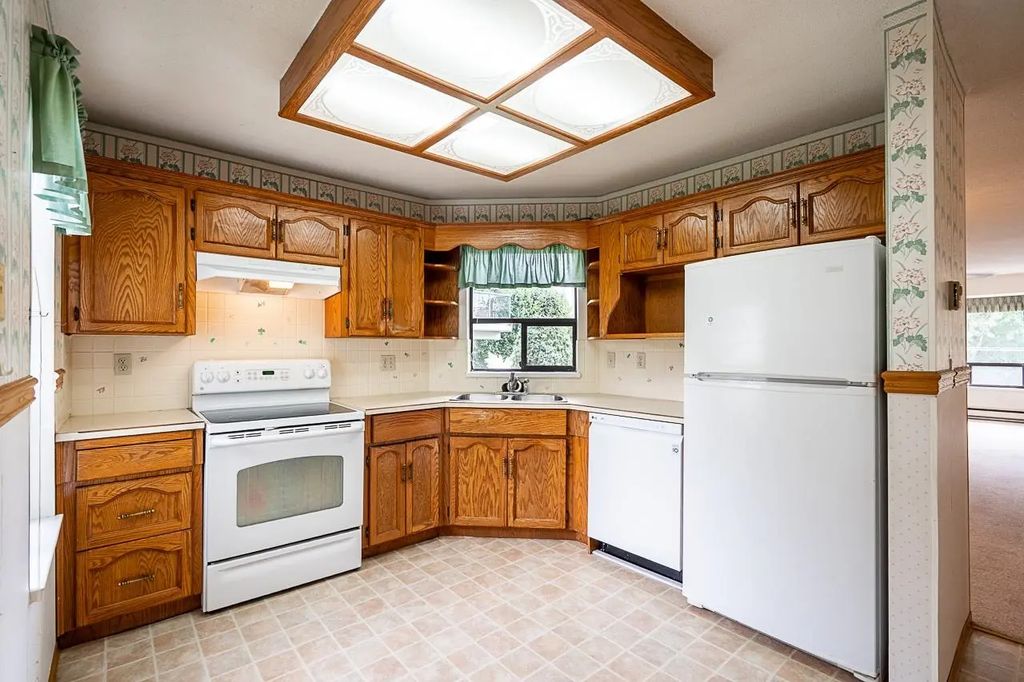 14957 Thrift Avenue 201, White Rock