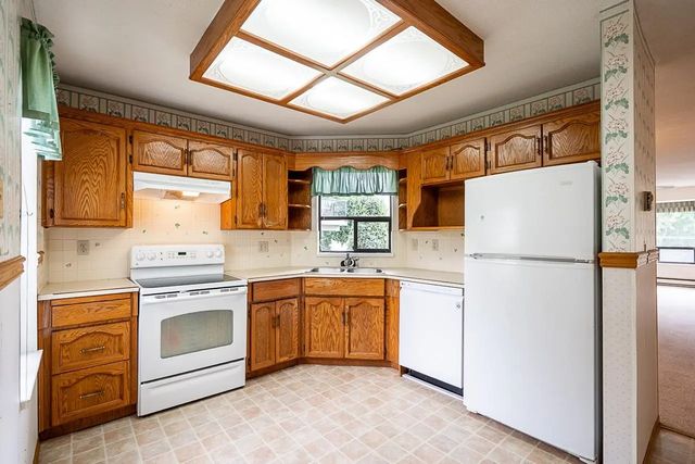 14957 Thrift Avenue 201, White Rock