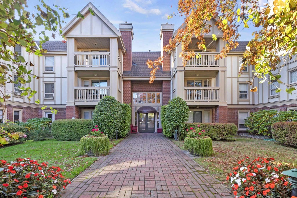 843 22nd Street 205, West Vancouver