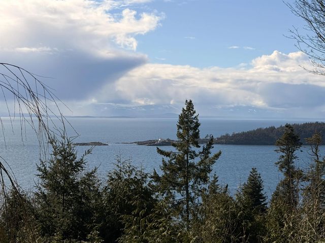 8131 Redrooffs Road, Halfmoon Bay