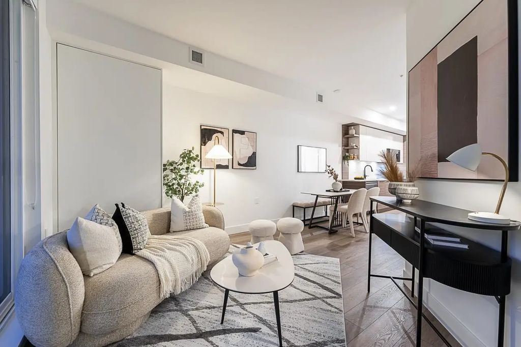 422 Lakewood Drive 207, Vancouver