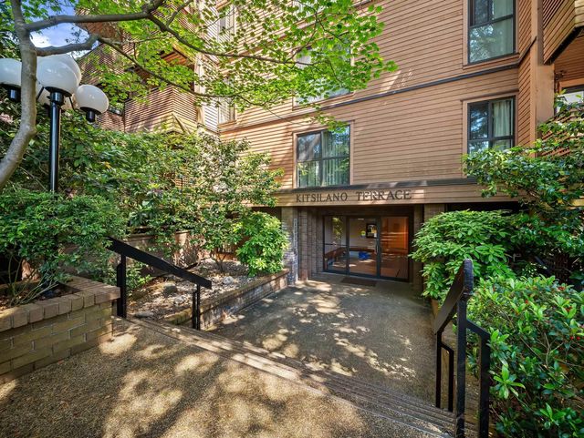2211 W 2nd Avenue 402, Vancouver