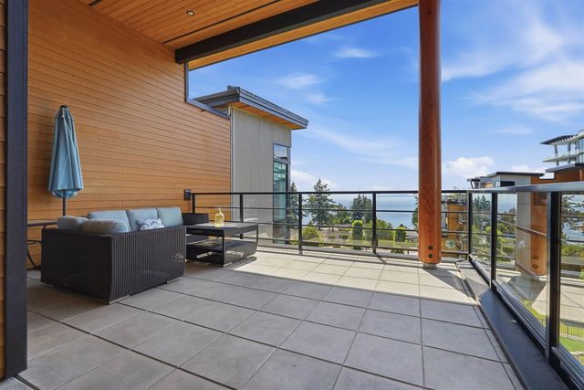 14855 Thrift Avenue Ph512, White Rock