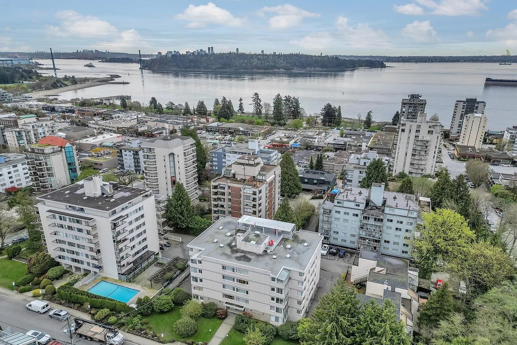 1750 Esquimalt Avenue 101, West Vancouver