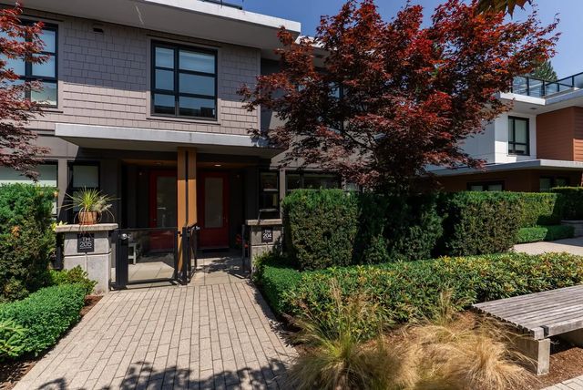 1055 Ridgewood Drive 204, North Vancouver