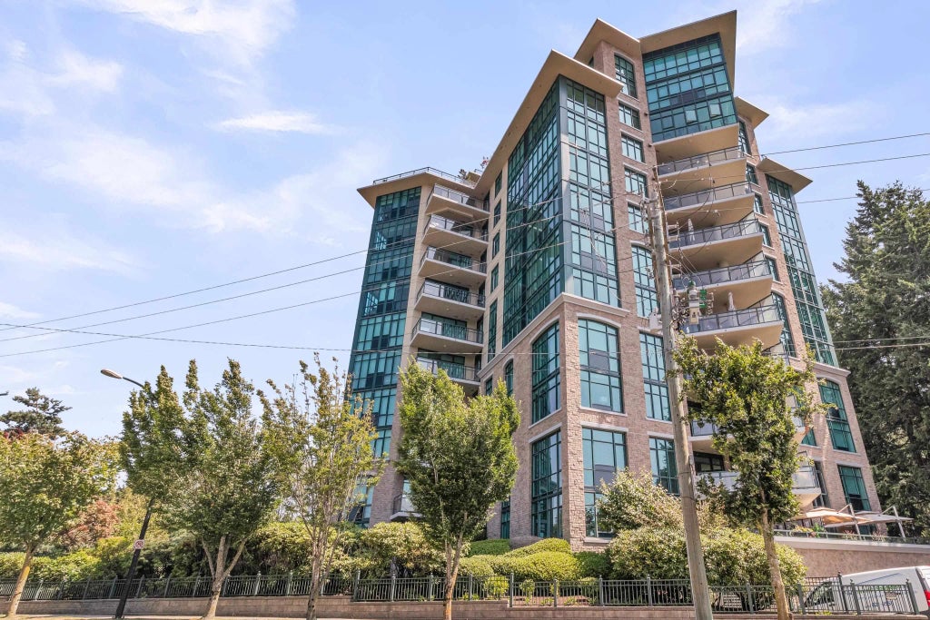 14824 North Bluff Road 303, White Rock