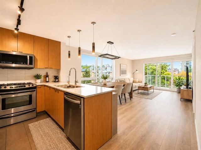 39 Sixth Street 701, New Westminster