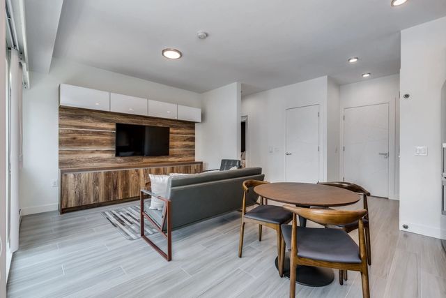 1168 Pendrell 206, Vancouver