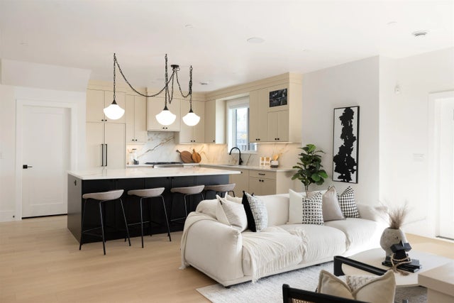 646 Girard Avenue 103, Coquitlam