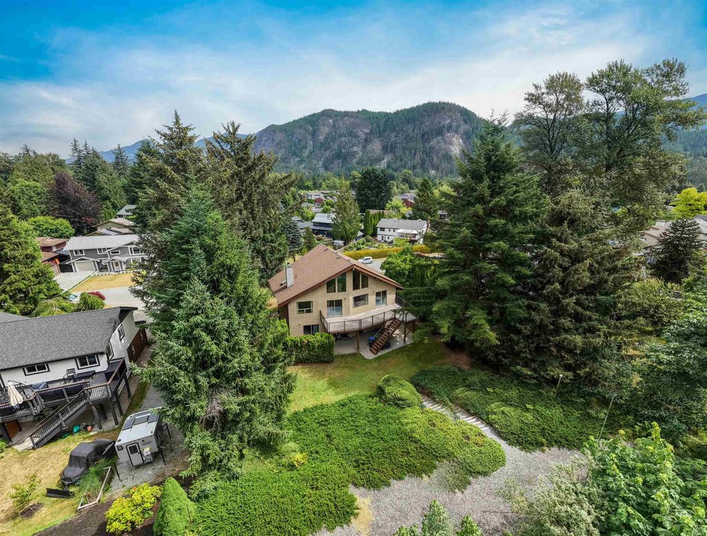 1464 Maple Crescent, Squamish