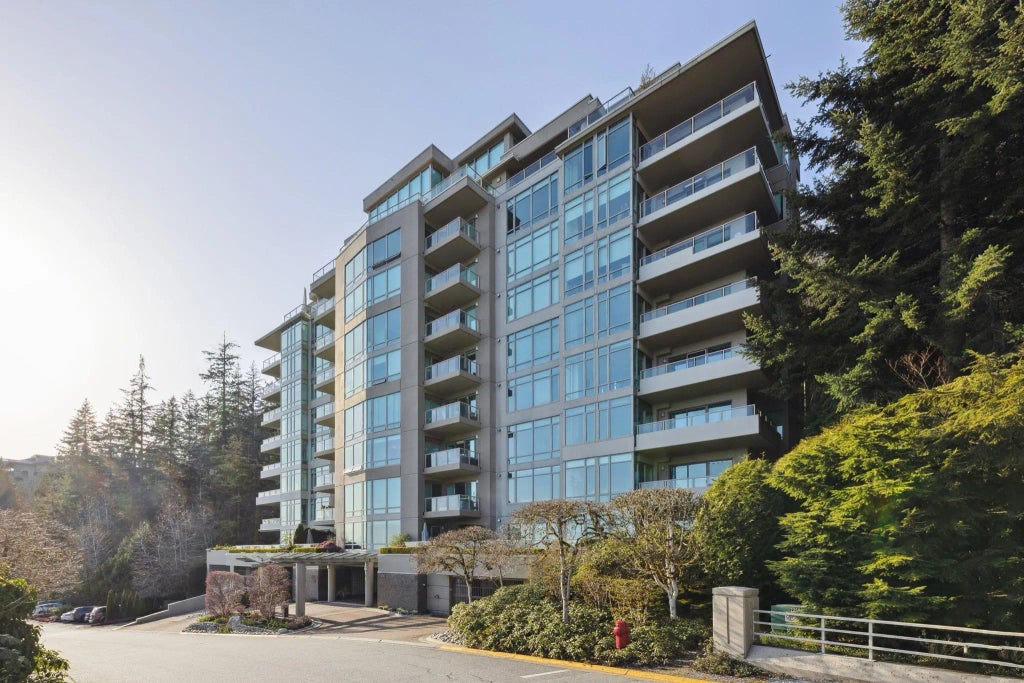 3131 Deer Ridge Drive 302, West Vancouver