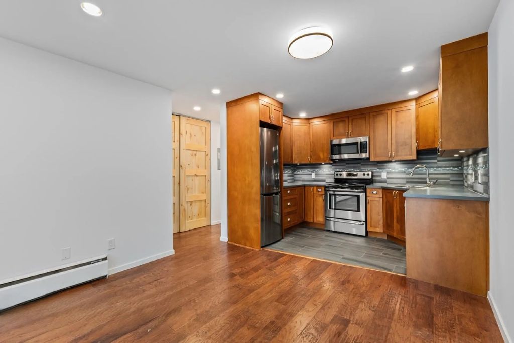 2033 West 7th Ave 303, Vancouver