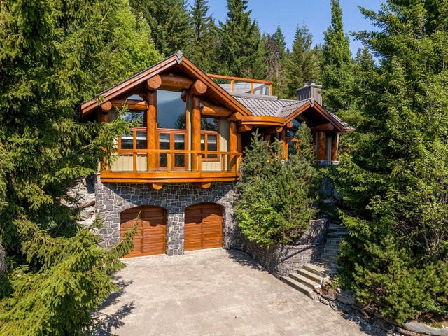 3220 Peak Drive, Whistler