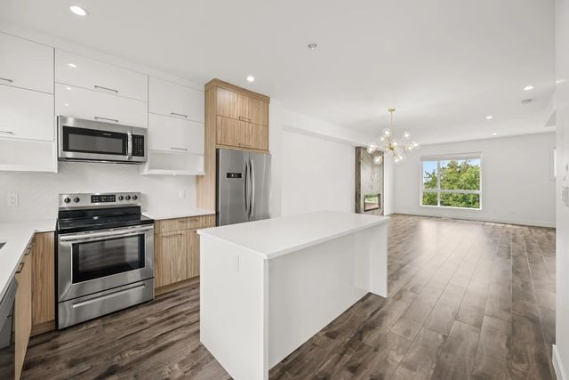 3423 Roxton Avenue 102, Coquitlam