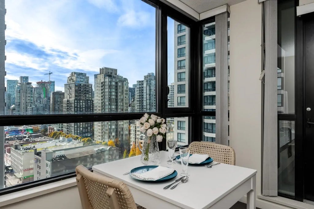 909 Mainland Street 1706, Vancouver
