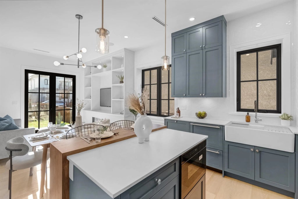 2565 Dundas Street 1, Vancouver