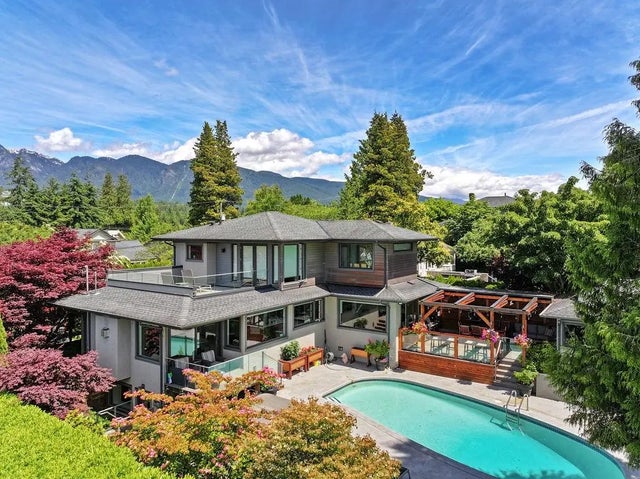 990 Jefferson Avenue, West Vancouver