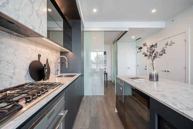 1342 Johnston Road 317, White Rock