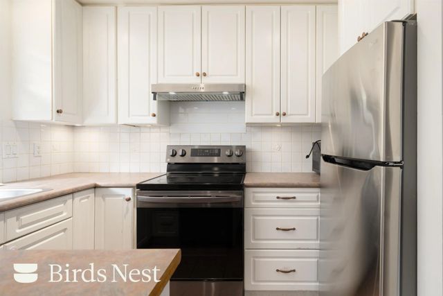 8460 Ackroyd Road 111, Richmond