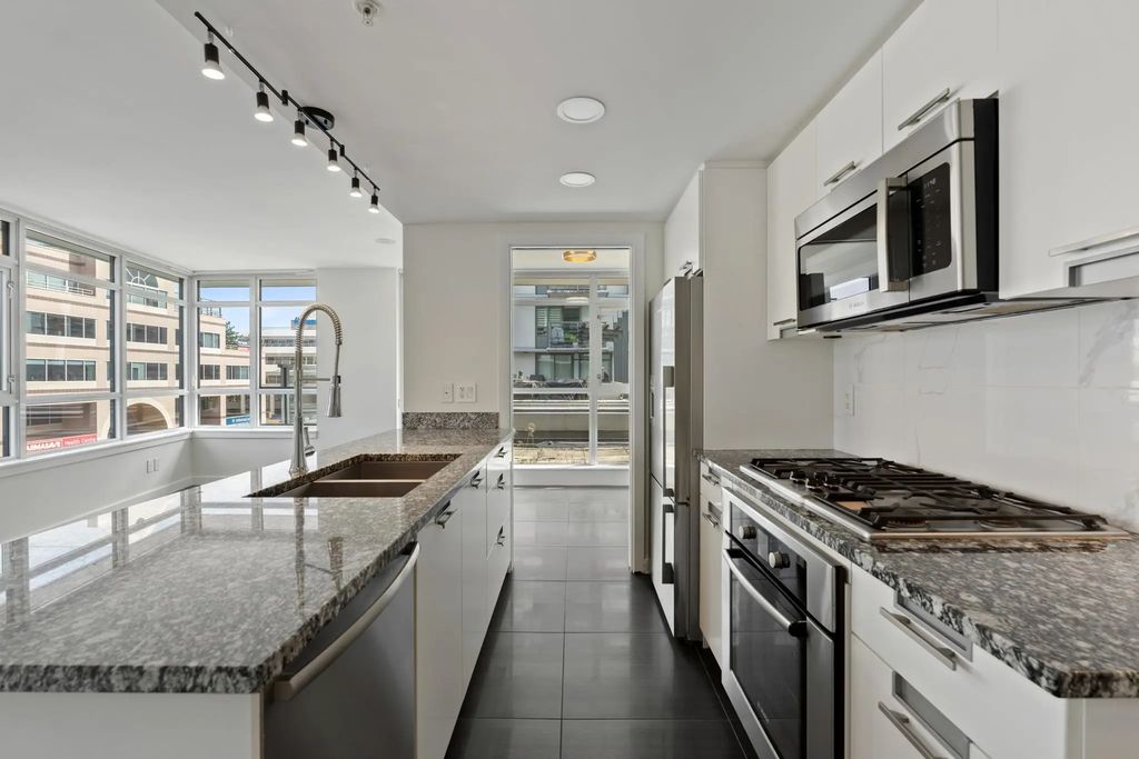 2080 West Broadway Street 569, Vancouver