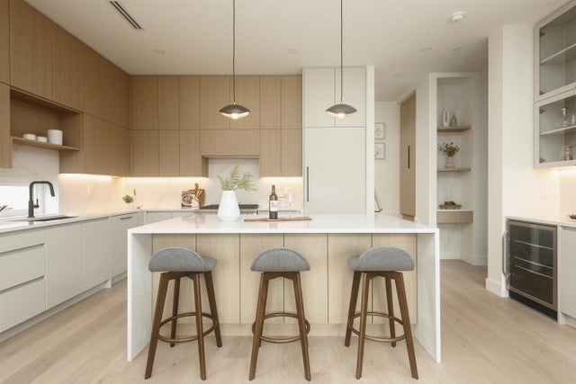 735 E 10th Avenue 2, Vancouver