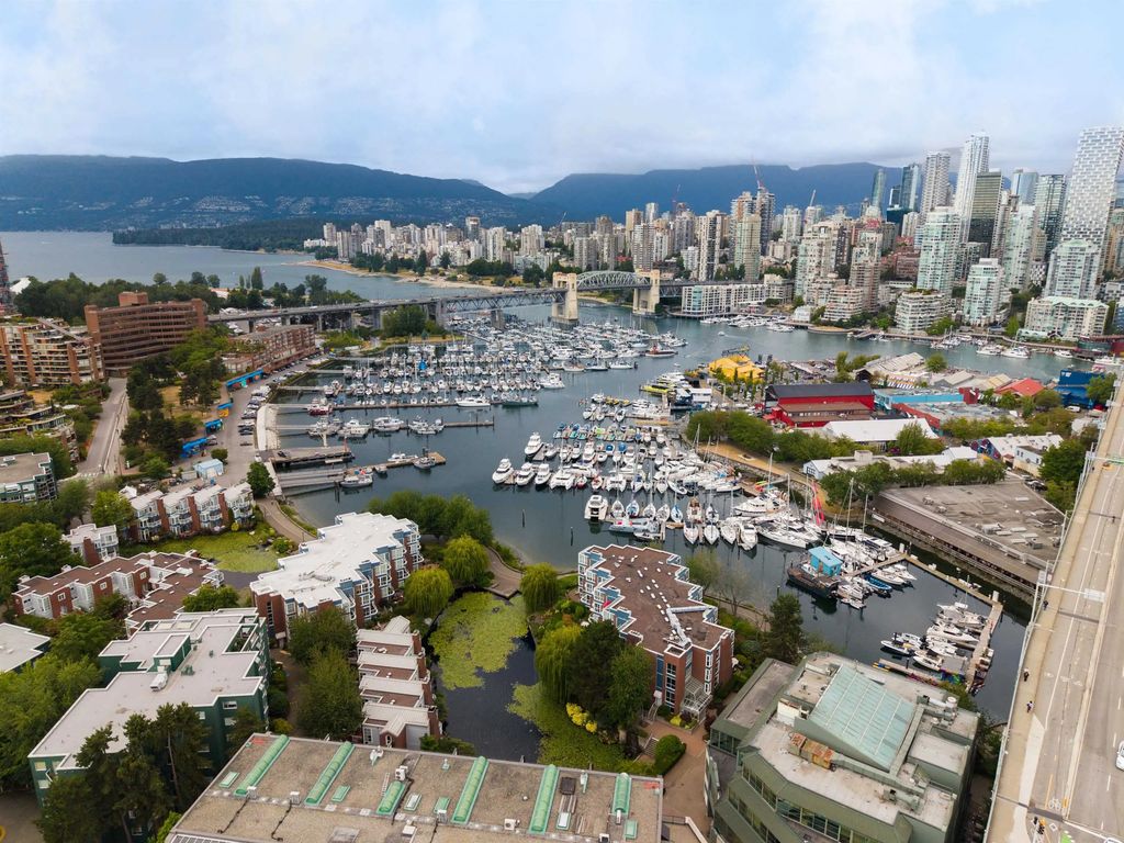 1502 Island Park Walk 405, Vancouver
