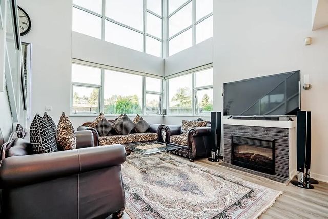 2225 Holdom Avenue 304, Burnaby