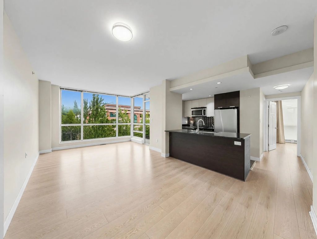 2968 Glen Dr. 605, Coquitlam