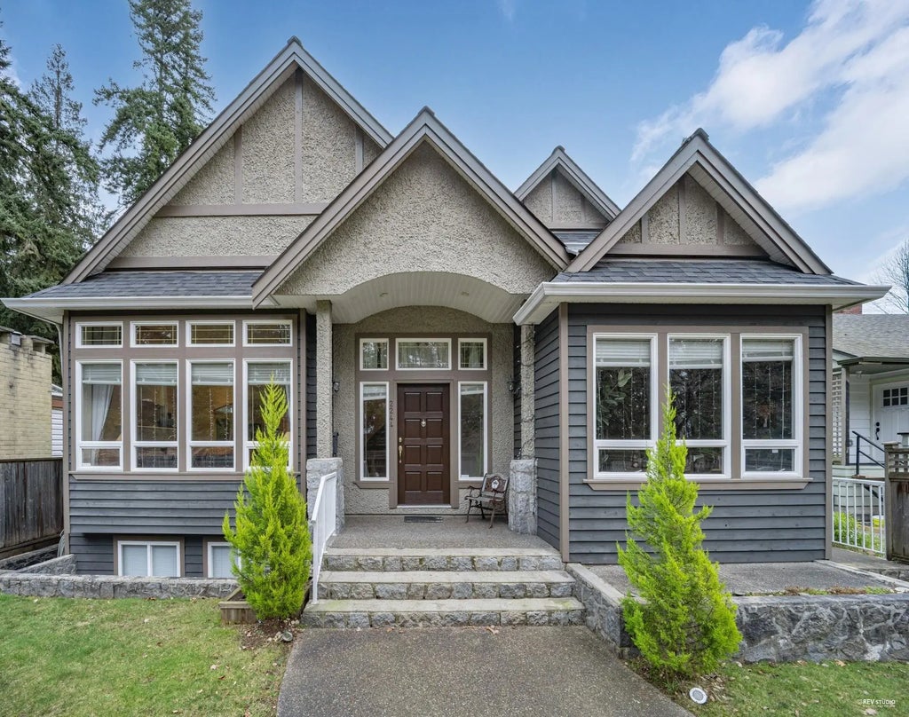 2244 Edgemont Boulevard, North Vancouver